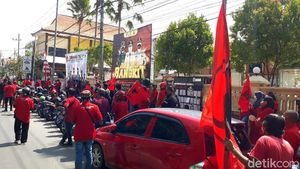 Polres Bojonegoro Ramai Didatangi Ratusan Kader PDIP, Ada Apa?