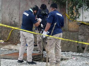 Puslabfor Olah TKP di Gorong-gorong Maut Cipondoh