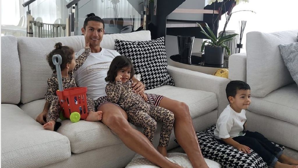 10 Foto Rumah Mewah Cristiano Ronaldo, Tak Ditempati, Harganya Bikin Shock