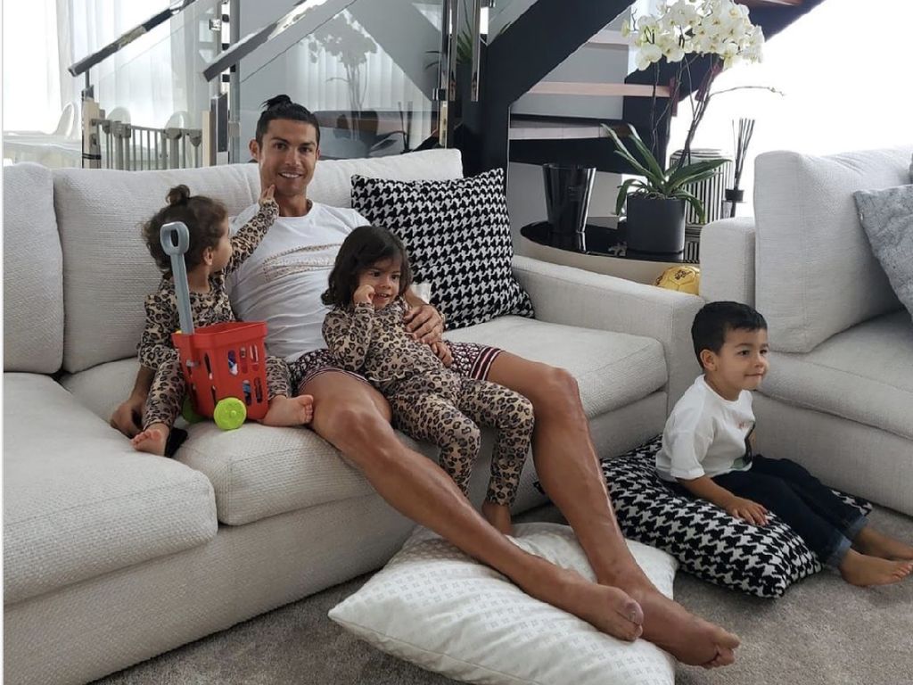 10 Foto Rumah Mewah Cristiano Ronaldo, Tak Ditempati, Harganya Bikin Shock