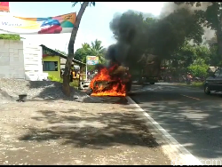 Sedan di Lumajang Hangus Terbakar Gara-gara Korsleting Listrik