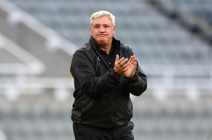 NEWCASTLE UPON TYNE, ENGLAND - MAY 19: Steve Bruce, Manager of Newcastle United applauds fans despite being booed after the Premier League match between Newcastle United and Sheffield United at St. James Park on May 19, 2021 in Newcastle upon Tyne, England. A limited number of fans will be allowed into Premier League stadiums as Coronavirus restrictions begin to ease in the UK. (Photo by Stu Forster/Getty Images)