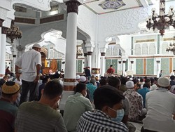 Data Turunnya Kasus COVID yang Bikin Ulama Aceh Imbau Salat Tak Jaga Jarak