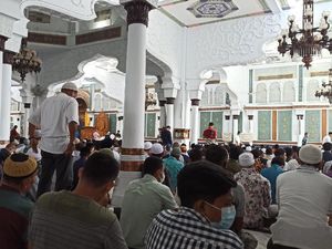 Data Turunnya Kasus COVID yang Bikin Ulama Aceh Imbau Salat Tak Jaga Jarak Data Turunnya Kasus COVID yang Bikin Ulama Aceh Imbau Salat Tak Jaga Jarak