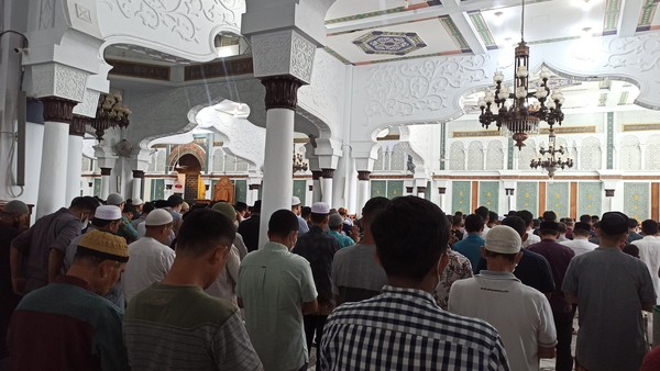 Suasana salat Jumat di Masjid Baiturrahman Aceh (Agus-detikcom)