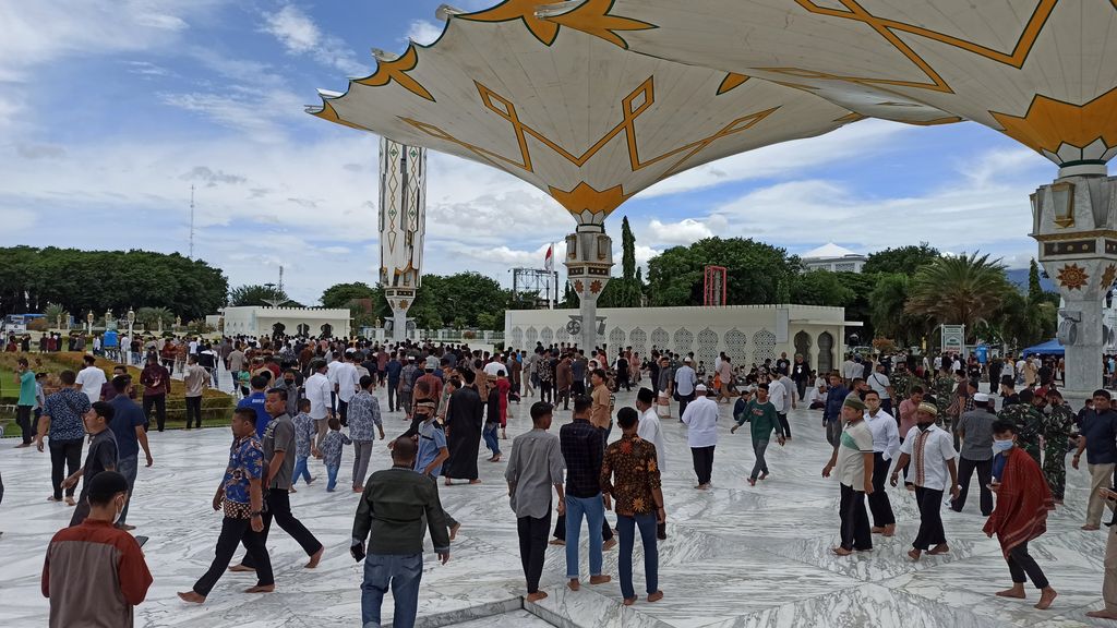 Suasana salat Jumat di Masjid Baiturrahman Aceh (Agus-detikcom)