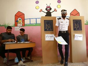 Tentara dan Polisi Nyoblos Duluan dalam Pemilu Irak