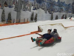 Hari Pertama Trans Snow World Buka, Wisatawan: Excited! Udah Nunggu Lama