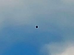 Kubus Hitam Misterius Terlihat di Area 51