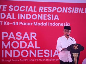 OJK Beri Vaksinasi ke Pesantren di Lamongan OJK Beri Vaksinasi ke Pesantren di Lamongan