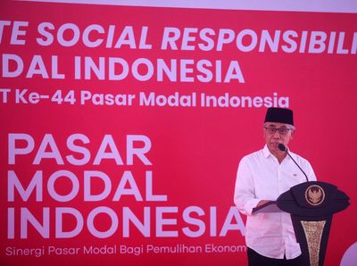 OJK Beri Vaksinasi ke Pesantren di Lamongan