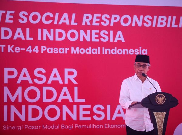 OJK Beri Vaksinasi ke Pesantren di Lamongan