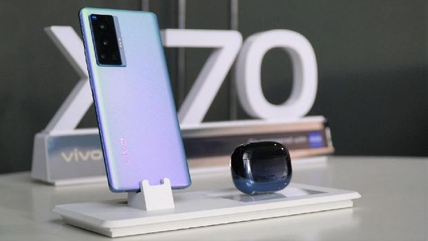 Spesifikasi Vivo X70 Pro ponsel yang mengandalkan kamera dengan lensa Zeiss seharga Rp10,999 juta.