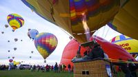 Warna-warni Balon Udara Hiasi Langit Kota di AS