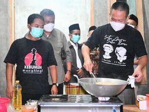 Cara Unik Bupati Kebumen Serap Aspirasi Warga: Buatkan Nasi Goreng