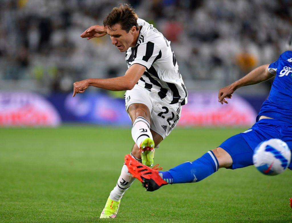TURIN, ITALY - AUGUST 14: Federico Chiesa of Juventus celebrates after his team-mate Paulo Dybala scored during the pre-season friendly match between Juventus and Atalanta BC at Allianz Stadium on August 14, 2021 in Turin, Italy. (Photo by Emilio Andreoli/Getty Images)