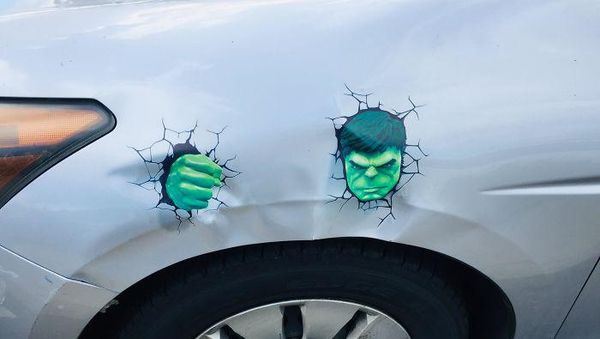 Cara Super Kreatif Mengakali Bagian Mobil yang Penyok