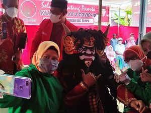 Momen Seniman Jaranan Banyuwangi Usai Ngamen Langsung Divaksinasi