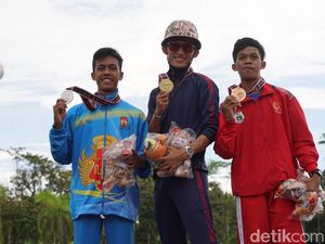 Hendro Sempat Tifus Bulan Lalu, Kini Raih Emas Jalan Cepat PON Hendro Sempat Tifus Bulan Lalu, Kini Raih Emas Jalan Cepat PON
