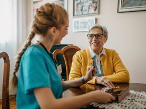 Canda-Tawa Wanita Penderita ALS, Padahal Mau Disuntik Mati Besok Canda-Tawa Wanita Penderita ALS, Padahal Mau Disuntik Mati Besok