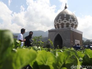 Ini yang Bikin Erick Thohir Mau Halaman Masjid BUMN Ditanam Sayur