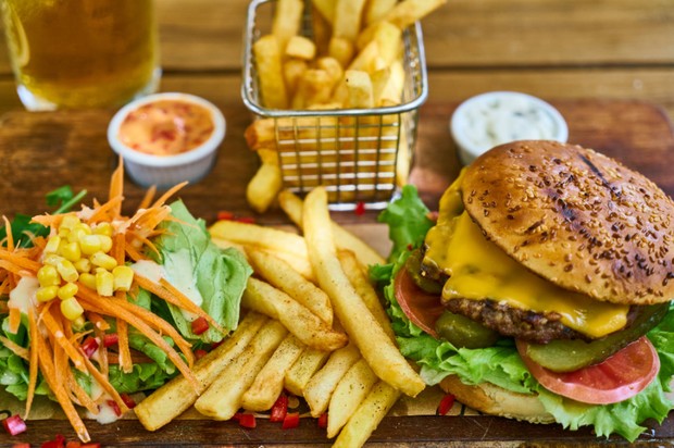 Konsumsi Makanan Cepat Saji