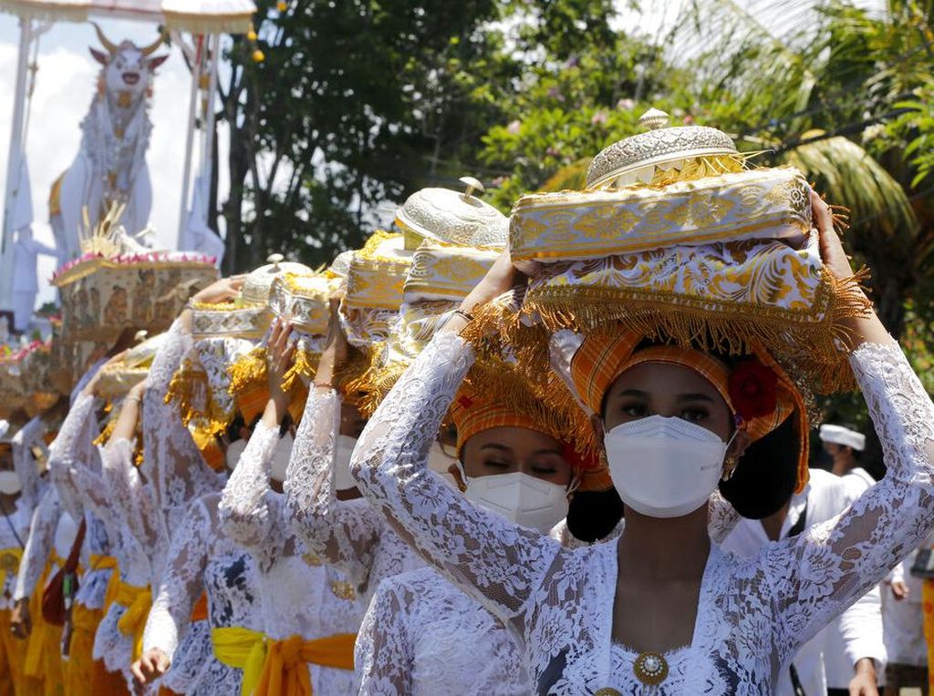 Terapkan Prokes Ketat, Bali Kembali Adakan Upacara Ngaben