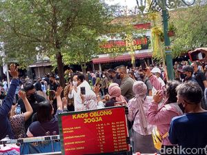 Senangnya PKL Malioboro Yogya Dikunjungi Jokowi