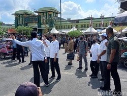 Jokowi Kunjungi Malioboro, Sultan Tunjukkan Sentra PKL Eks Bioskop Indra