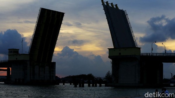 Jika berkunjung ke Bangka Belitung, jangan lupa mampir kesini yaaa. Sebagai informasi, detikcom bersama MIND ID mengadakan program Jelajah Tambang berisi ekspedisi ke daerah pertambangan Indonesia. detikcom menyambangi kota-kota industri tambang di Indonesia untuk memotret secara lengkap bagaimana kehidupan masyarakat dan daerah penghasil mineral serta bagaimana pengolahannya.Untuk mengetahui informasi lebih lengkap, ikuti terus beritanya di detik.com/jelajahtambang. Jika berkunjung ke Bangka Belitung, jangan lupa mampir kesini yaaa. Sebagai informasi, detikcom bersama MIND ID mengadakan program Jelajah Tambang berisi ekspedisi ke daerah pertambangan Indonesia. detikcom menyambangi kota-kota industri tambang di Indonesia untuk memotret secara lengkap bagaimana kehidupan masyarakat dan daerah penghasil mineral serta bagaimana pengolahannya.Untuk mengetahui informasi lebih lengkap, ikuti terus beritanya di detik.com/jelajahtambang.