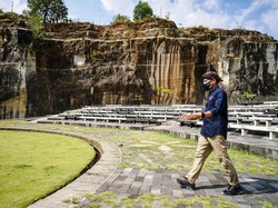 Curhat ke Sandiaga, Pedagang Tebing Breksi Keluhkan Omzet yang Turun 50%