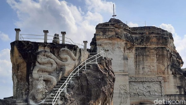 Sebagai salah satu situs geo heritage yang ada di DIY, Sandi berpesan agar masyarakat ikut menjaga destinasi wisata itu. Ia juga mengingatkan sebagai salah satu destinasi wisata yang diperbolehkan uji coba buka, penerapan protokol kesehatan jangan sampai kendor. Sebagai salah satu situs geo heritage yang ada di DIY, Sandi berpesan agar masyarakat ikut menjaga destinasi wisata itu. Ia juga mengingatkan sebagai salah satu destinasi wisata yang diperbolehkan uji coba buka, penerapan protokol kesehatan jangan sampai kendor.