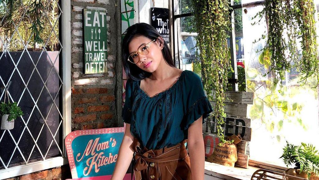 Shenina Cinnamon Foto Bareng Song Joong Ki, Aktris Ini Doyan Es Krim Shenina Cinnamon Foto Bareng Song Joong Ki, Aktris Ini Doyan Es Krim