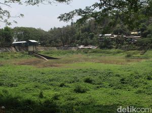 Warga Kesulitan Air Gegara Situ Sipatahunan Dikeringkan Setahun Warga Kesulitan Air Gegara Situ Sipatahunan Dikeringkan Setahun
