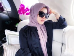 Biasa Tampil Mewah, Gaya Syahrini Pakai Tas Ratusan Ribu Ini Banjir Pujian