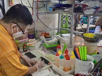 Sempat Kerja di Amerika, Mantan Chef Ini Jualan Sushi di Pasar Lama Tangerang