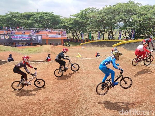 Adu Cepat Test Event BMX Cross di Sirkuit Ciamis