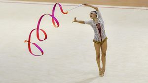 Selain Cantik, Aksi Pesenam Ritmik Ini Juga Ciamik