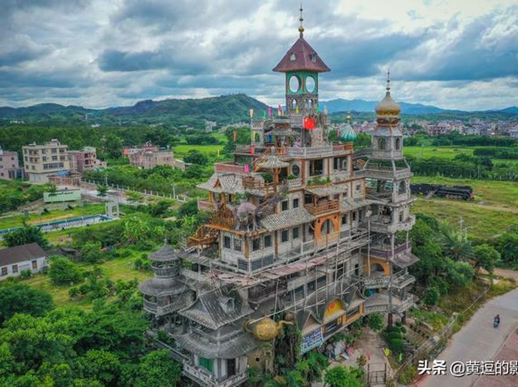Foto Bangunan Rp 33 M Bikinan Petani, Dijuluki Gedung Paling Aneh Foto Bangunan Rp 33 M Bikinan Petani, Dijuluki Gedung Paling Aneh