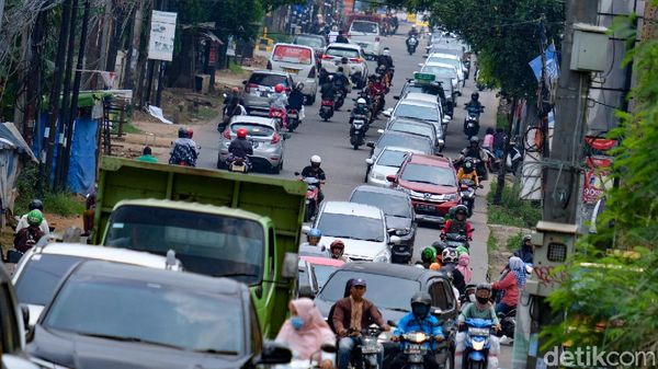 Geliat Kemacetan Jalan di Tangsel Saat Akhir Pekan