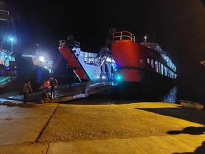 KMP Tunu Pratama Jaya Berhasil Sandar di Pelabuhan Usai Kandas di Selat Bali