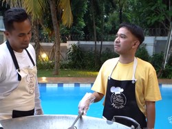 Lord Adi Masak Bareng Ruben Onsu, Bikin Soto Ayam Satu Wajan Raksasa