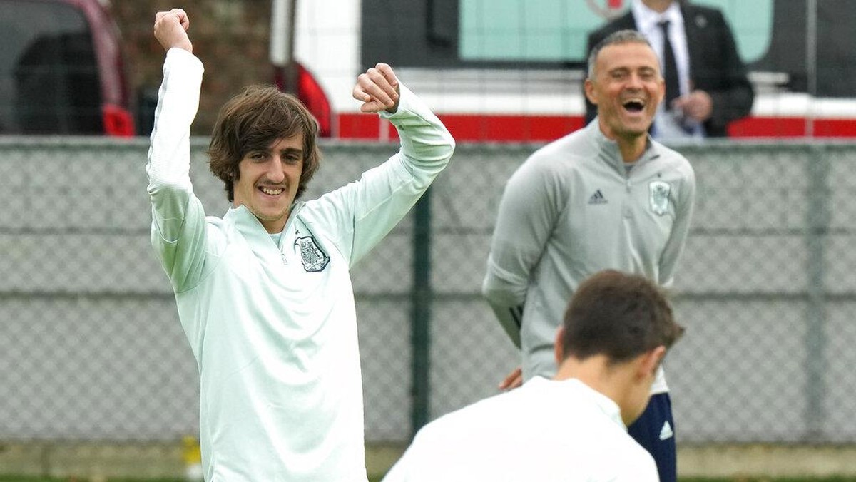 Pelatih Spanyol Luis Enrique mencoba rileks jelang UEFA Nations League (AP/Luca Bruno)