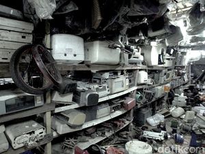 Mal Rongsok di Depok Tarik Minat Artis dan Pejabat Beli Barang Bekas Mal Rongsok di Depok Tarik Minat Artis dan Pejabat Beli Barang Bekas