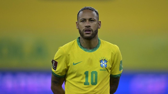 RECIFE, BRAZIL - SEPTEMBER 09: Neymar Jr. of Brazil looks on prior to during a match between Brazil and Peru as part of South American Qualifiers for Qatar 2022 at Arena Pernambuco on September 09, 2021 in Recife, Brazil. (Photo by Pedro Vilela/Getty Images)
