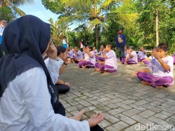 Saat Orang dengan Gangguan Jiwa di Banyuwangi Dilatih Yoga