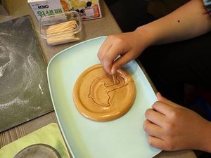 Gara-gara Tiru Squid Game Buat Permen Dalgona, Anak-anak Alami Luka Bakar