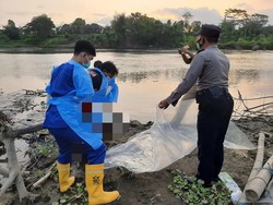 Mayat Perempuan Tanpa Busana Mengambang di Sungai Brantas Tulungagung
