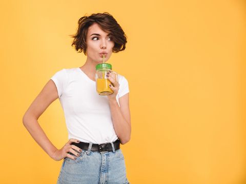 Perut buncit bisa disebabkan karena minum melalui sedotan