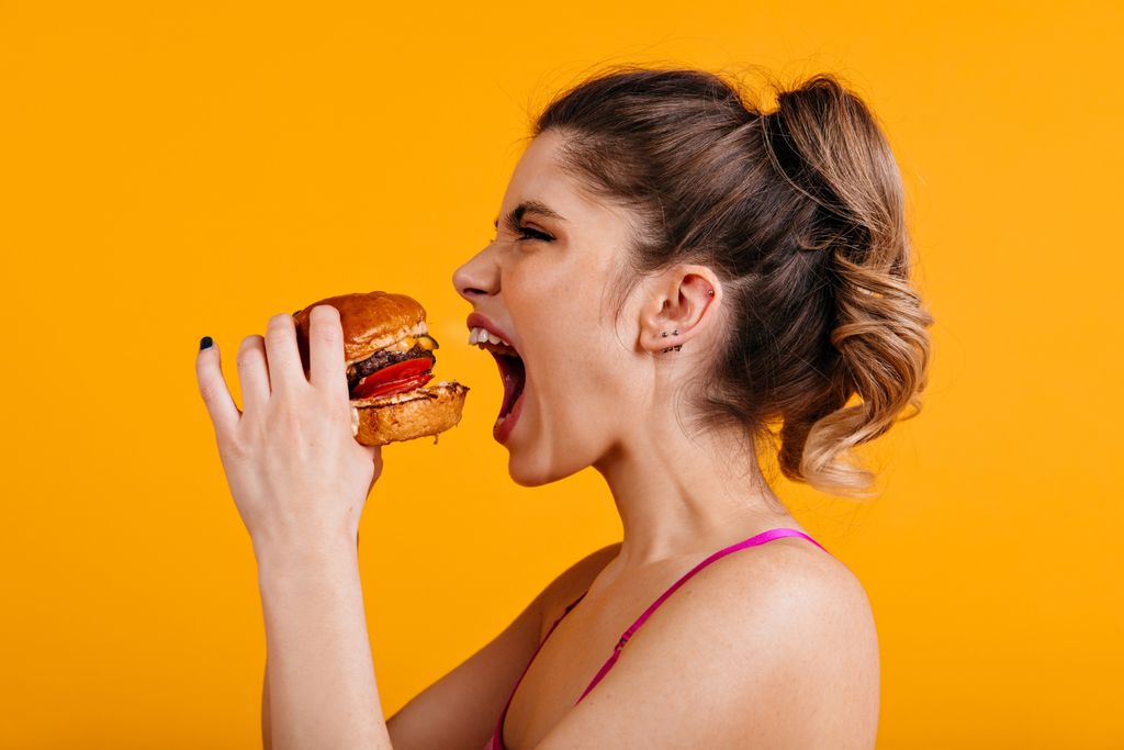 Perut buncit bisa disebabkan makan yang terlalu cepat